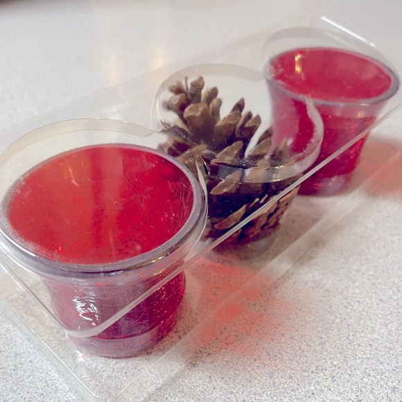 Two candle holders w/ pine cone - Picture 2 of 6